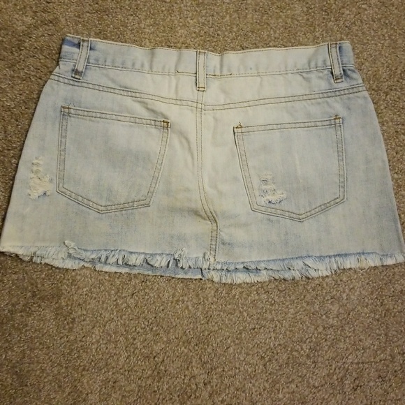 B1G2 Y2k 2000s Frayed Destroyed Light Denim Skirt - Picture 3 of 3